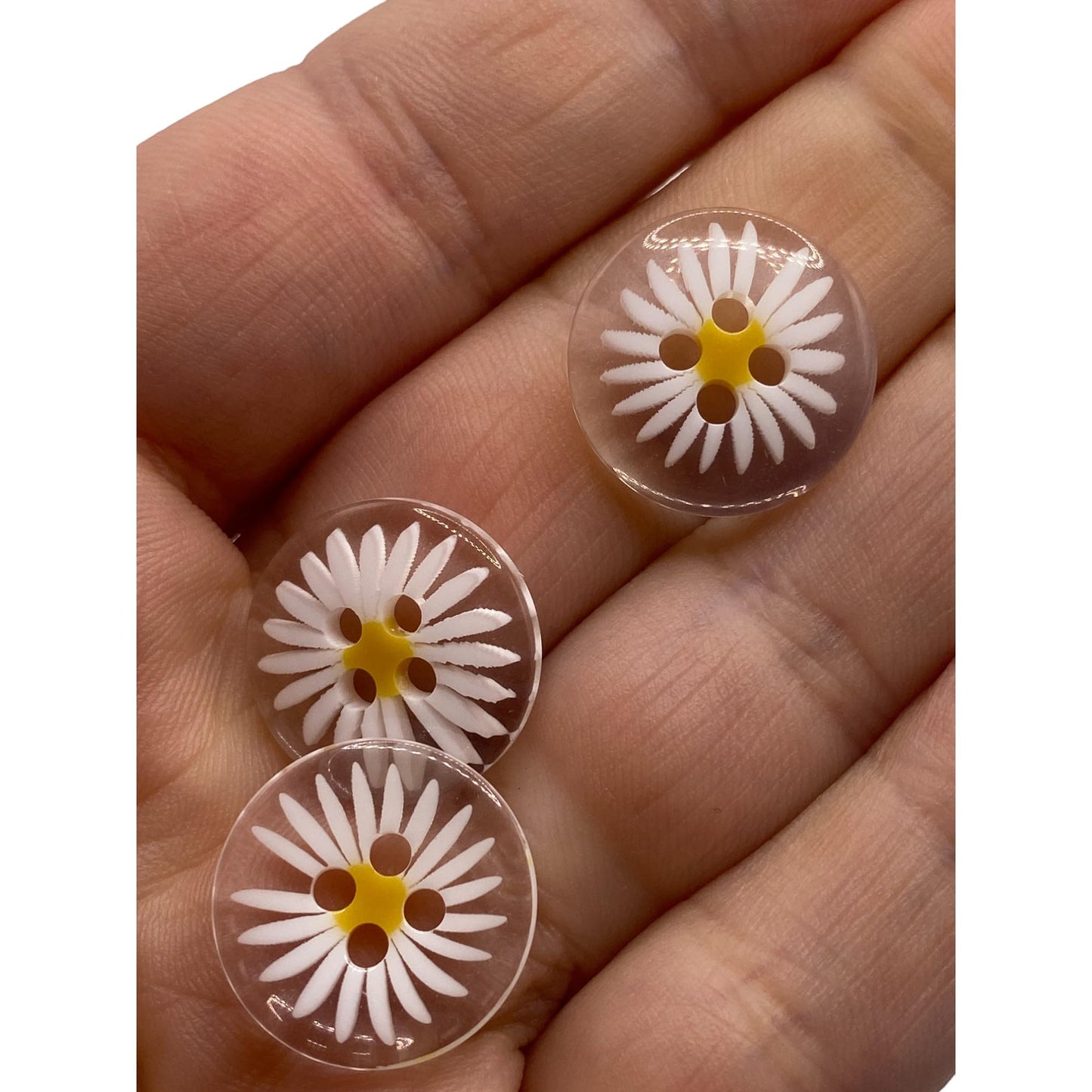 KnitForLess Clear Resin Daisy Flower Shaped Buttons 18mm 4 Hole for Sewing Knitting Jewellery Making Craft Projects