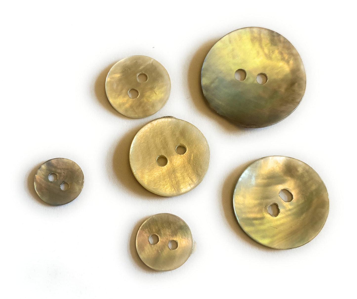 KnitForLess 20Pcs Mother of Pearl Shell Buttons 2 Hole Knitting Crafts Scrapbook 10/12/15/18/20mm