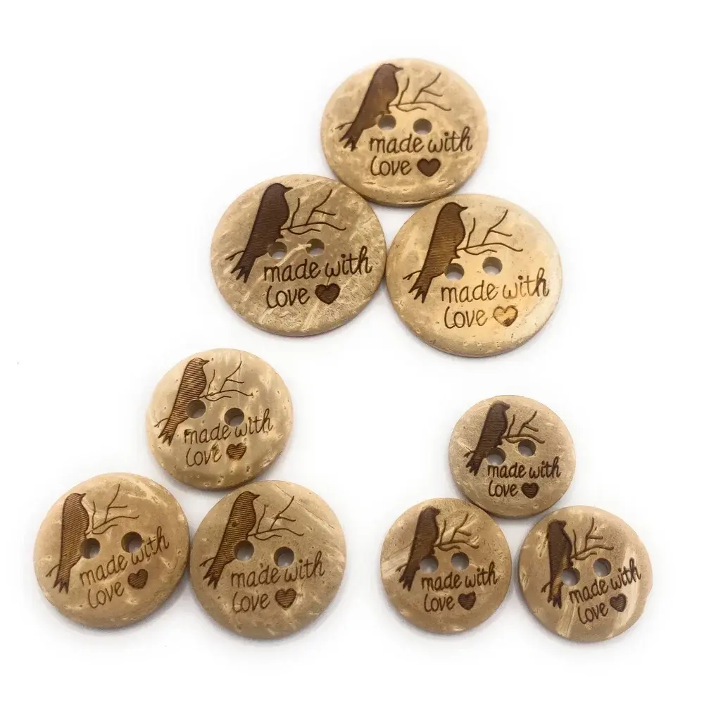 Wooden buttons with bird and ’made with love’ design.