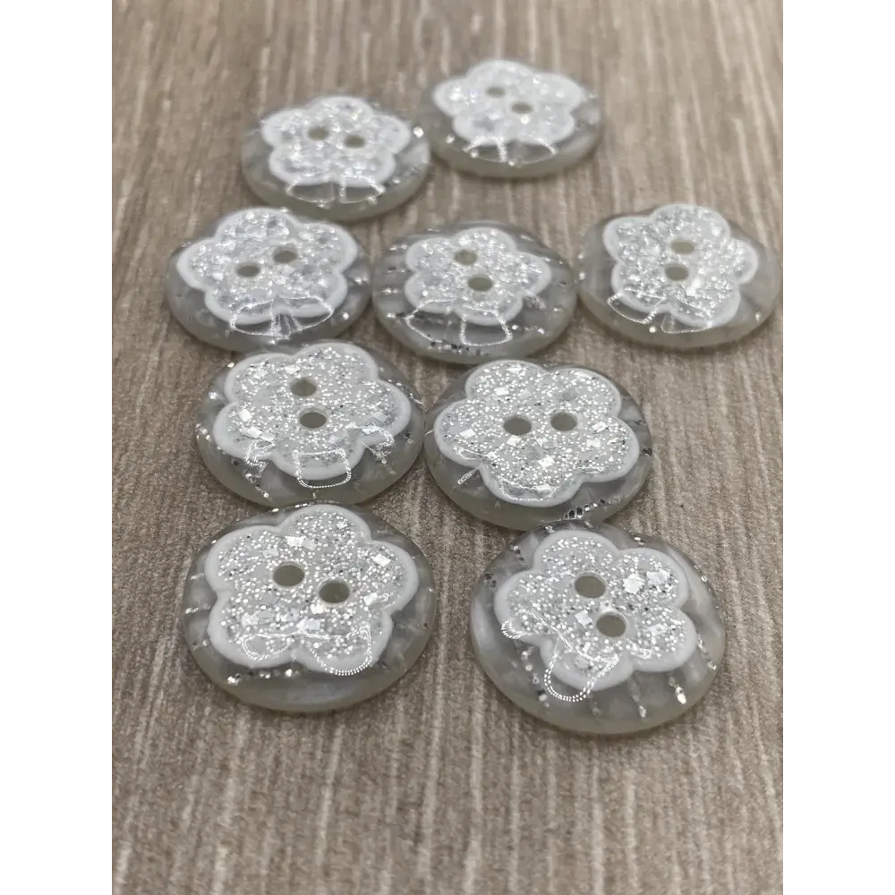Round flower-shaped buttons with glitter.