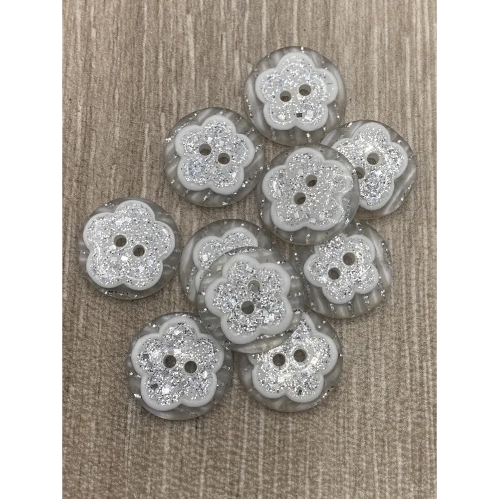 Gray flower-shaped buttons with glitter.