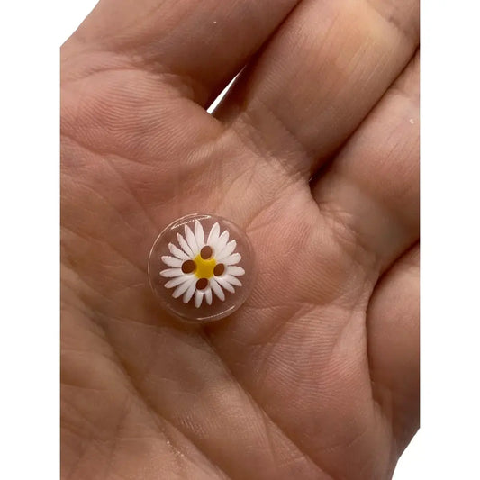 Daisy-themed clear button.