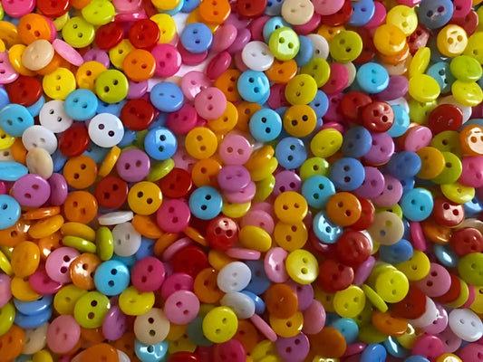 100Pcs Assorted 7mm Tiny Buttons Resin Round Mixed Colours for Baby Dolls Knitting Sewing and Crafts Rainbow Cardigans