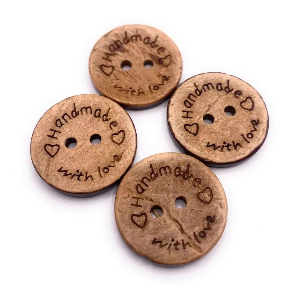 Four brown, round buttons with ’Handmade with love’ inscription.