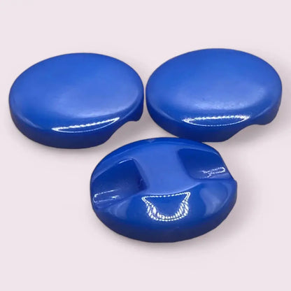 Three glossy blue buttons.