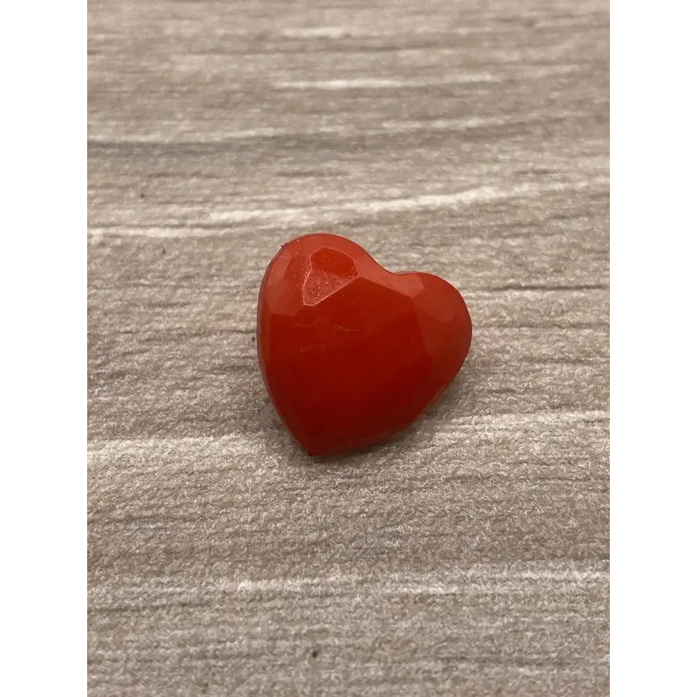 Red faceted heart.